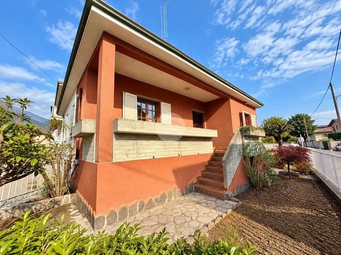 Villa in vendita a Nembro