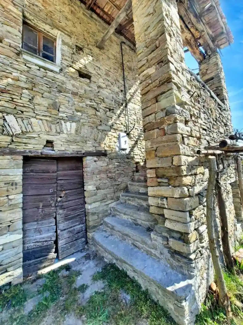 Casa indipendente in vendita a Varsi