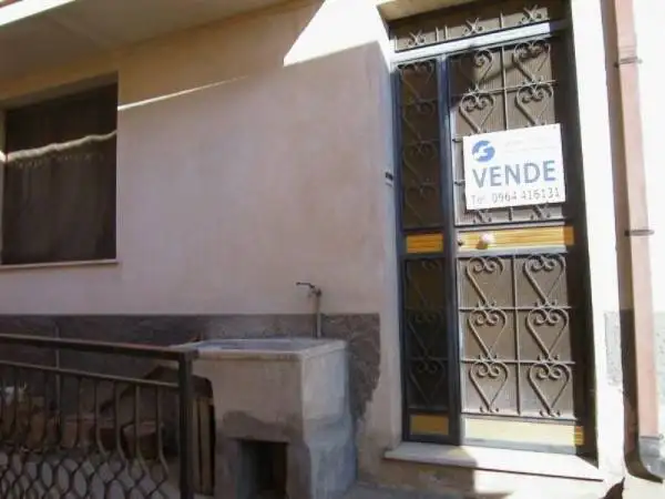 Casa indipendente in vendita a Gioiosa Ionica