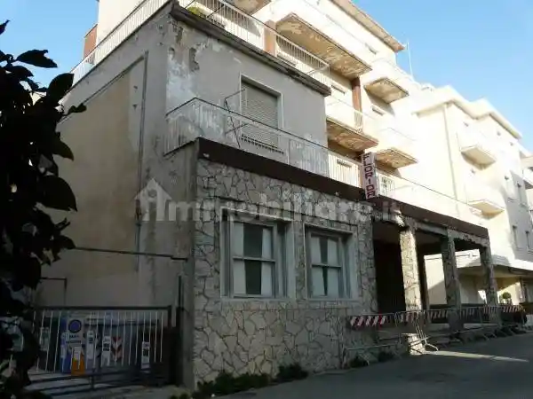 Palazzo - Edificio in vendita a Rimini