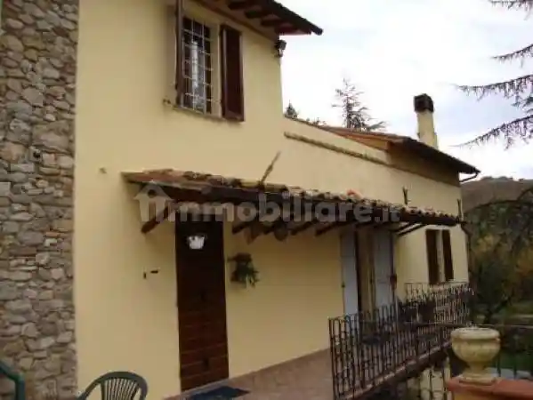 Rustico - Casale in vendita a Montone