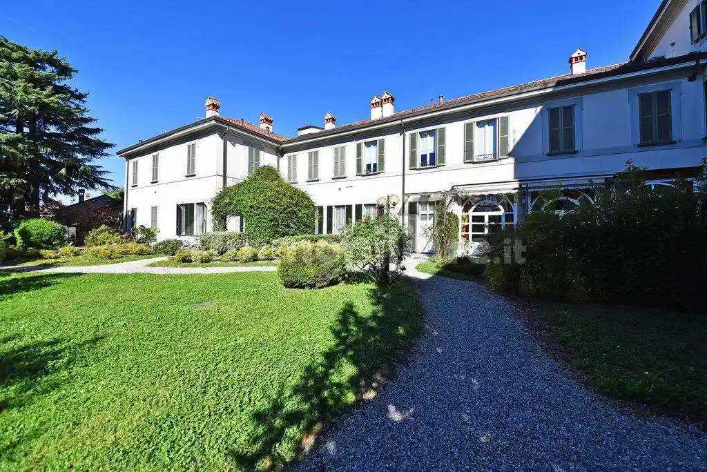 Villa in vendita a Besana in Brianza