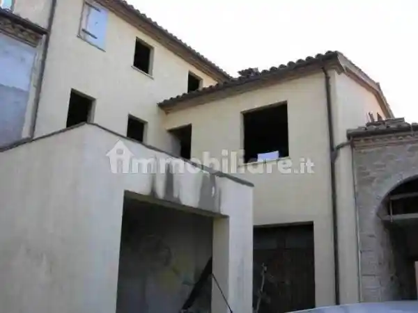 Casa indipendente in vendita a San Severino Marche