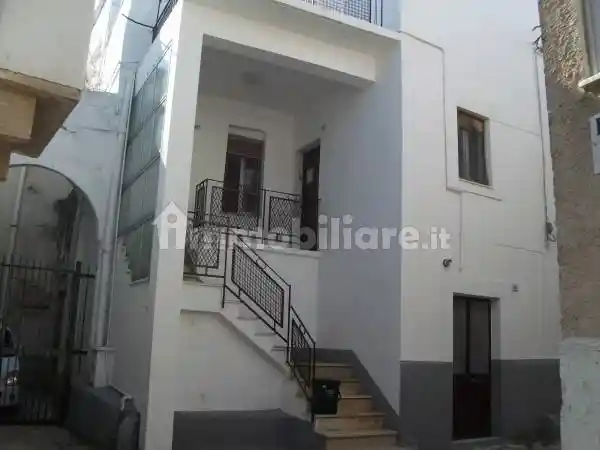 Palazzo - Edificio in vendita a Cassano delle Murge