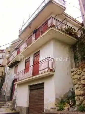 Palazzo - Edificio in vendita a Castiglione di Sicilia