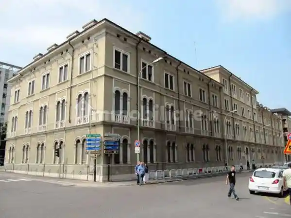 Palazzo - Edificio in vendita a Brescia
