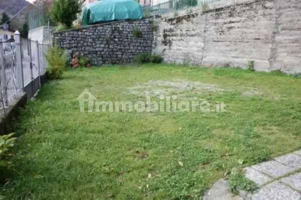 Terratetto unifamiliare 740 m², da ristrutturare, Centro, Azzone - foto 2