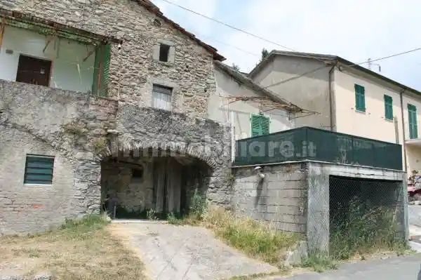 Casa indipendente in vendita a Pontremoli