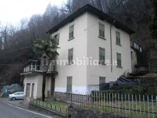 Palazzo - Edificio in vendita a Dossena