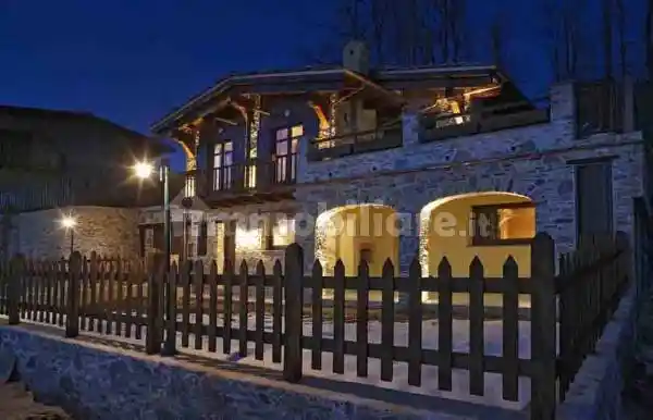 Villa in vendita a Roburent