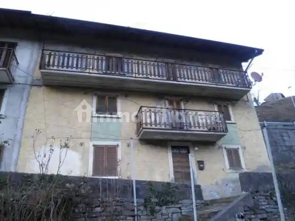 Casa indipendente in vendita a Val Brembilla