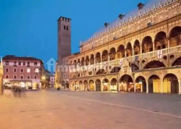 Palazzo - Edificio in vendita a Padova
