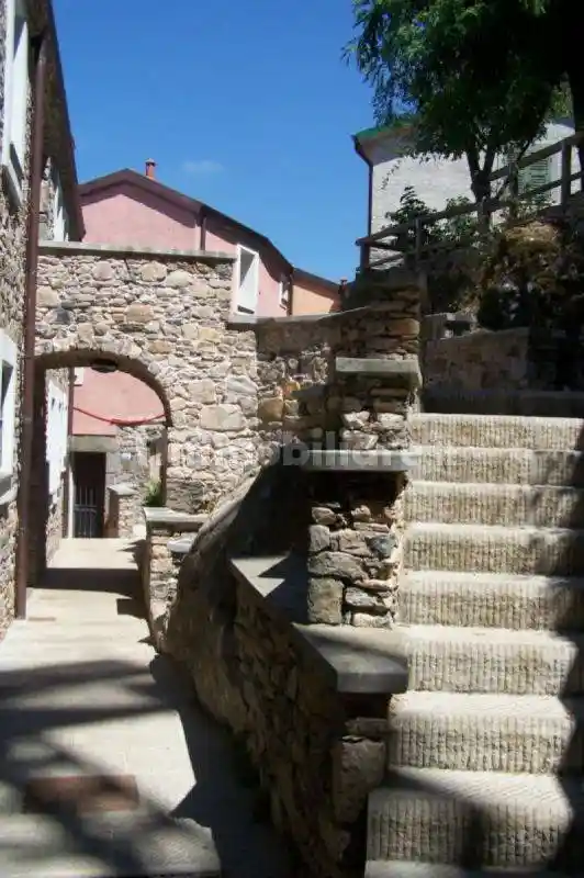 Palazzo - Edificio in vendita a Beverino