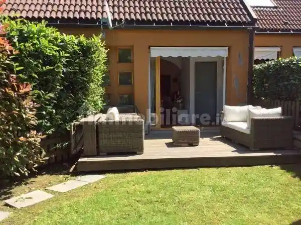 Villa in vendita a Agrate Conturbia