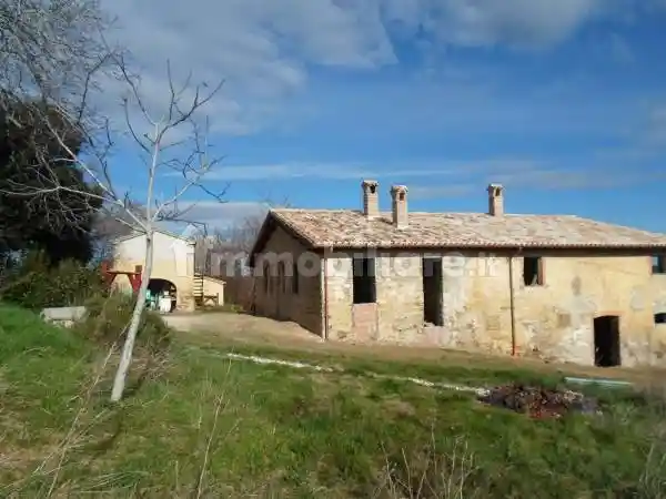 Rustico - Casale in vendita a San Severino Marche