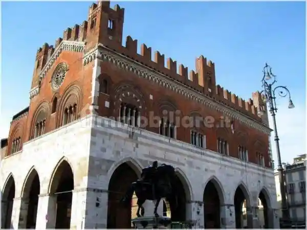 Palazzo - Edificio in vendita a Piacenza