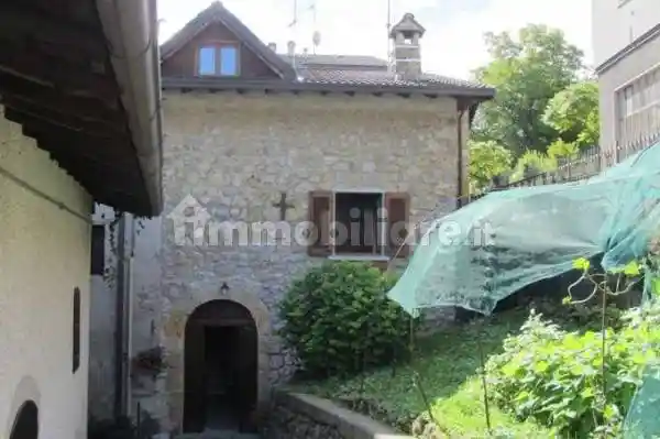 Casa indipendente in vendita a Santa Brigida