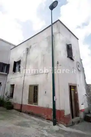 Palazzo - Edificio in vendita a Banari