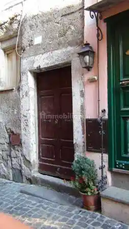 Casa indipendente in vendita a Capranica