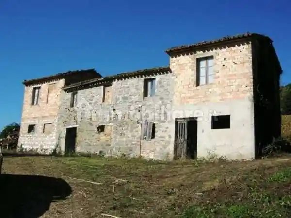 Rustico - Casale in vendita a San Severino Marche
