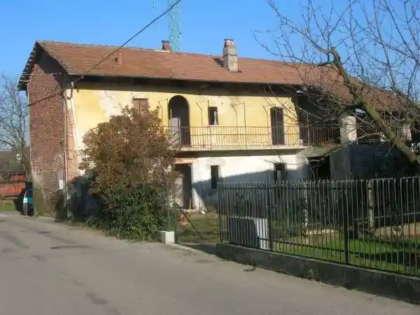 Rustico - Casale in vendita a Angera