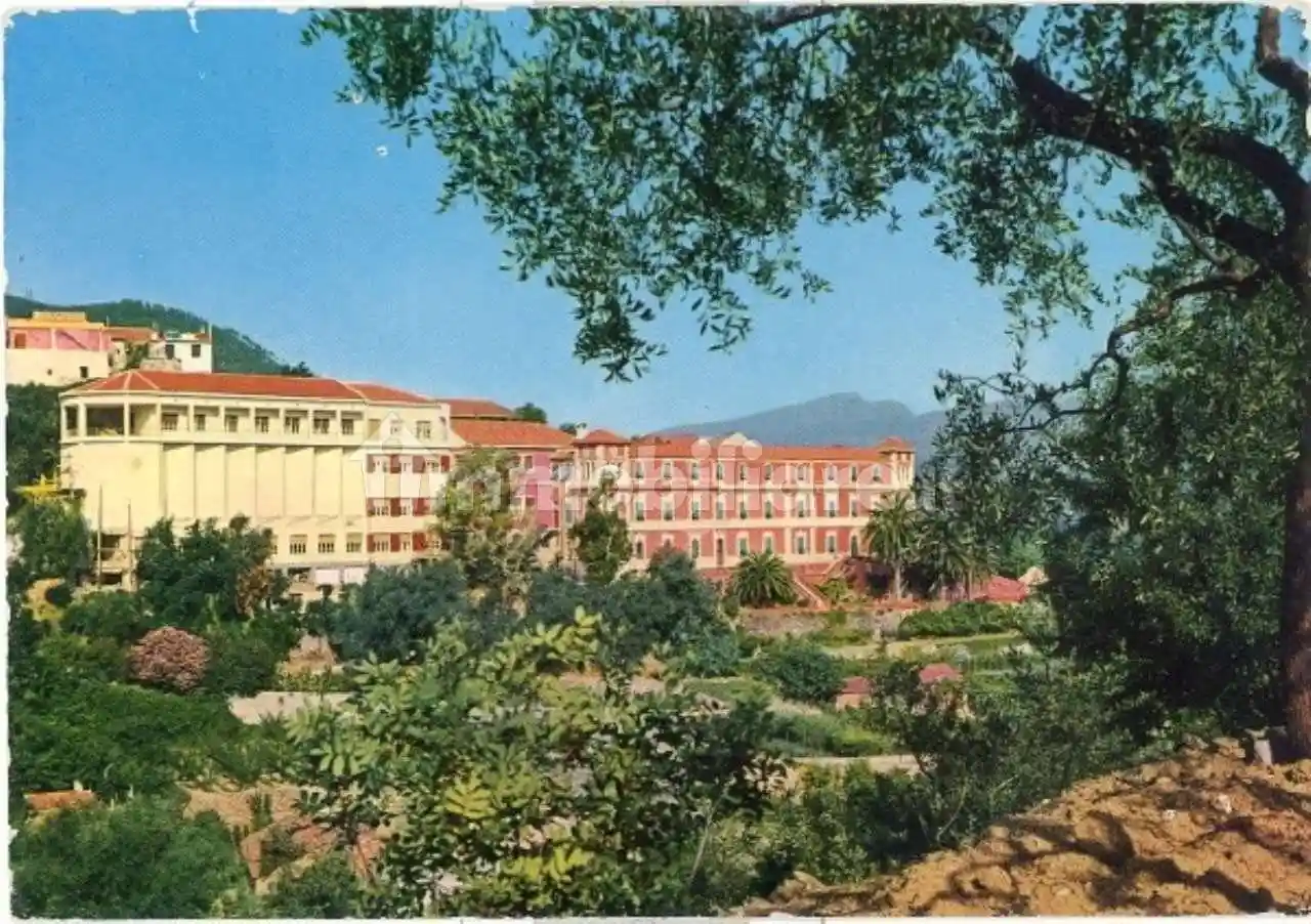 Palazzo - Edificio in vendita a Albenga