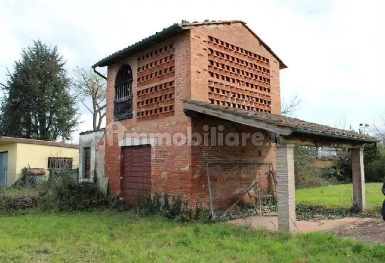 Rustico - Casale in vendita a Lucca