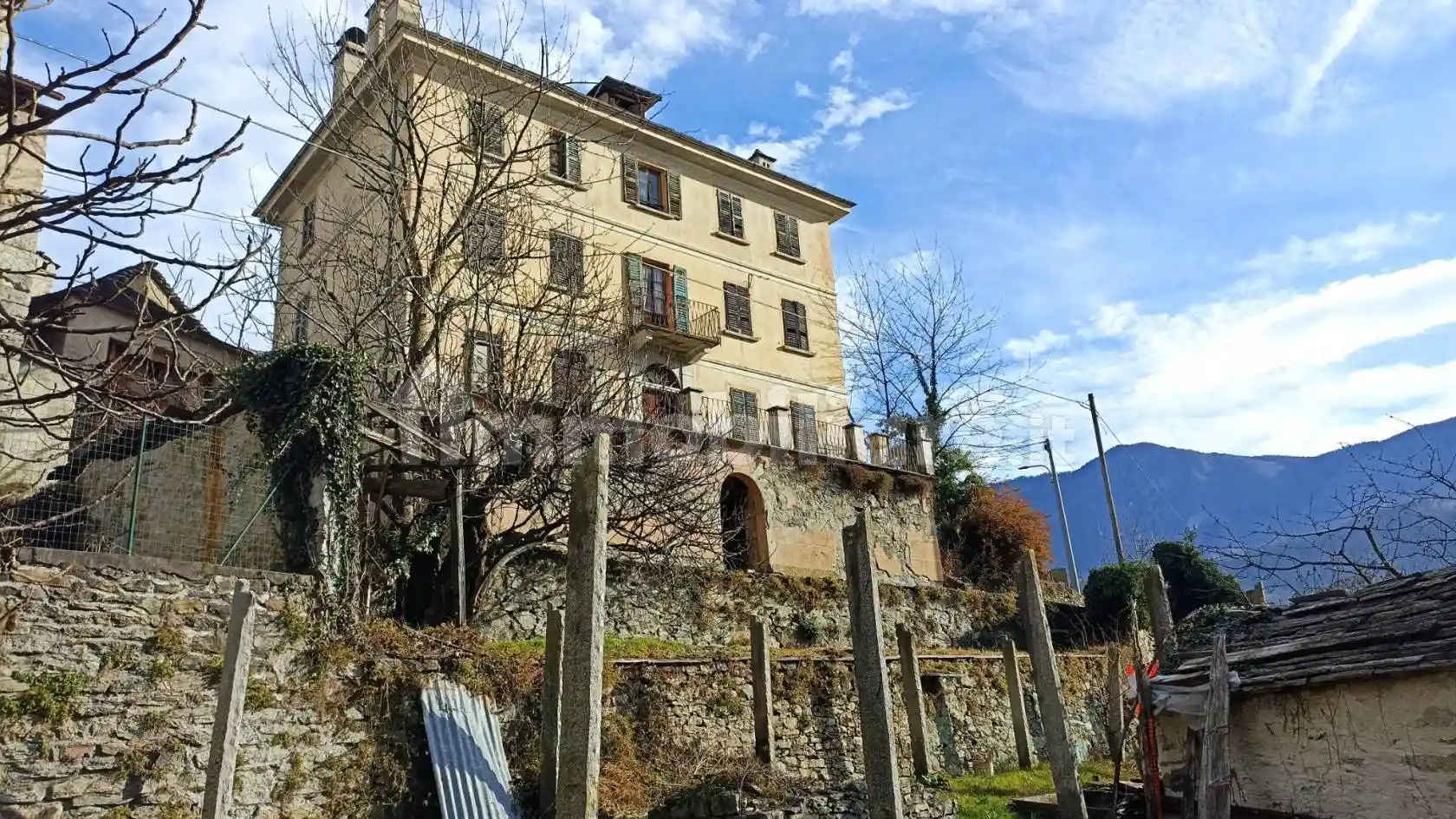 Palazzo - Edificio in vendita a Crevoladossola