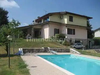 Villa in vendita a Puegnago sul Garda