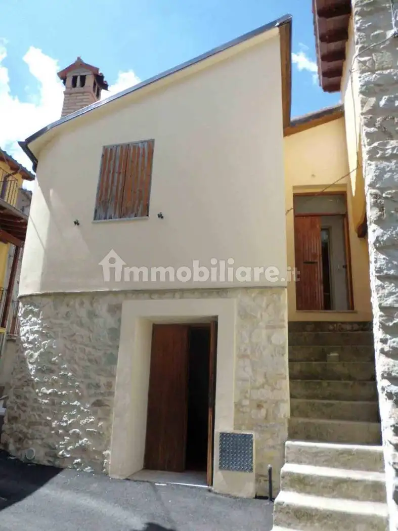 Casa indipendente in vendita a Isola del Gran Sasso d'Italia