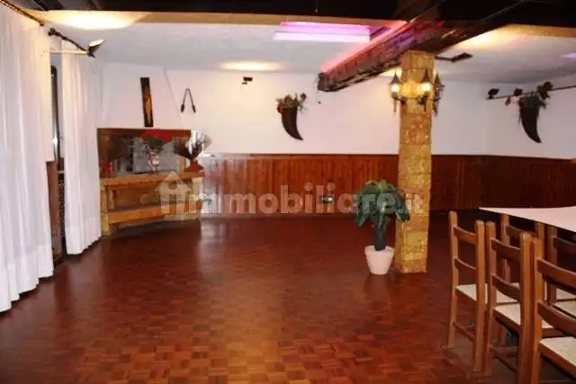 Palazzo - Edificio in affitto a Carobbio degli Angeli