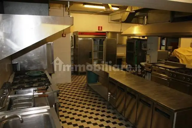 Palazzo - Edificio in Affitto - foto 4