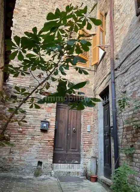 Casa indipendente in affitto a Urbino