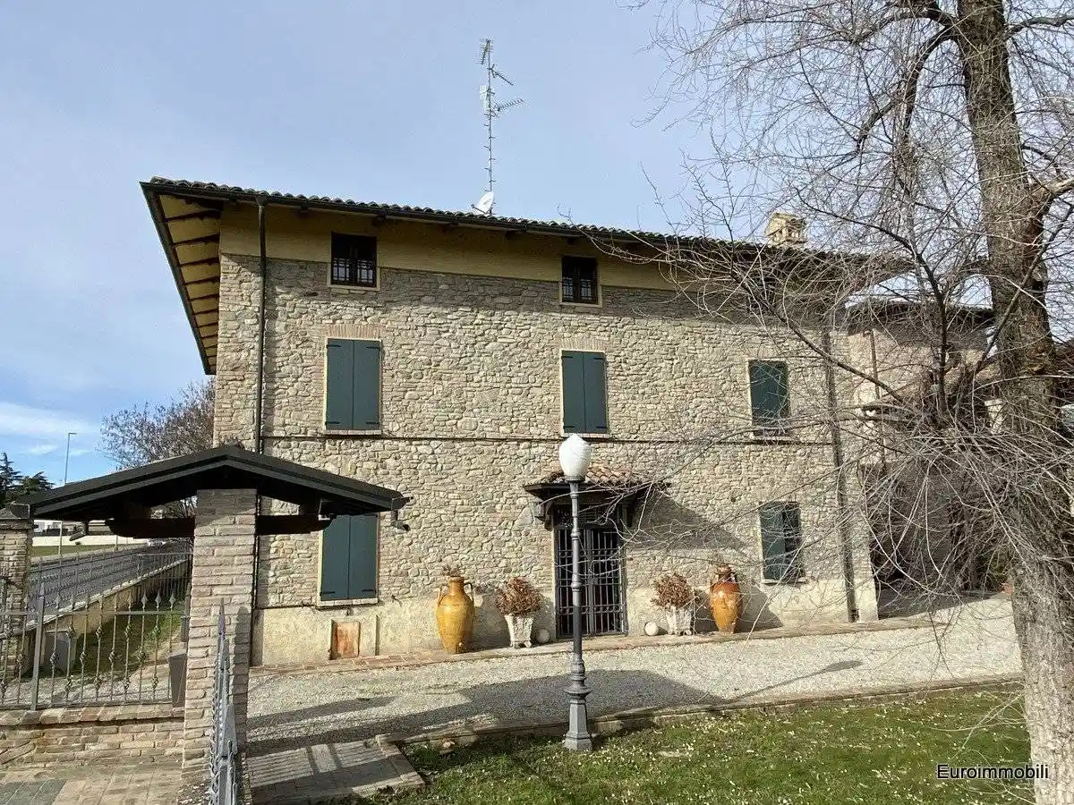 Villa in vendita a Montechiarugolo