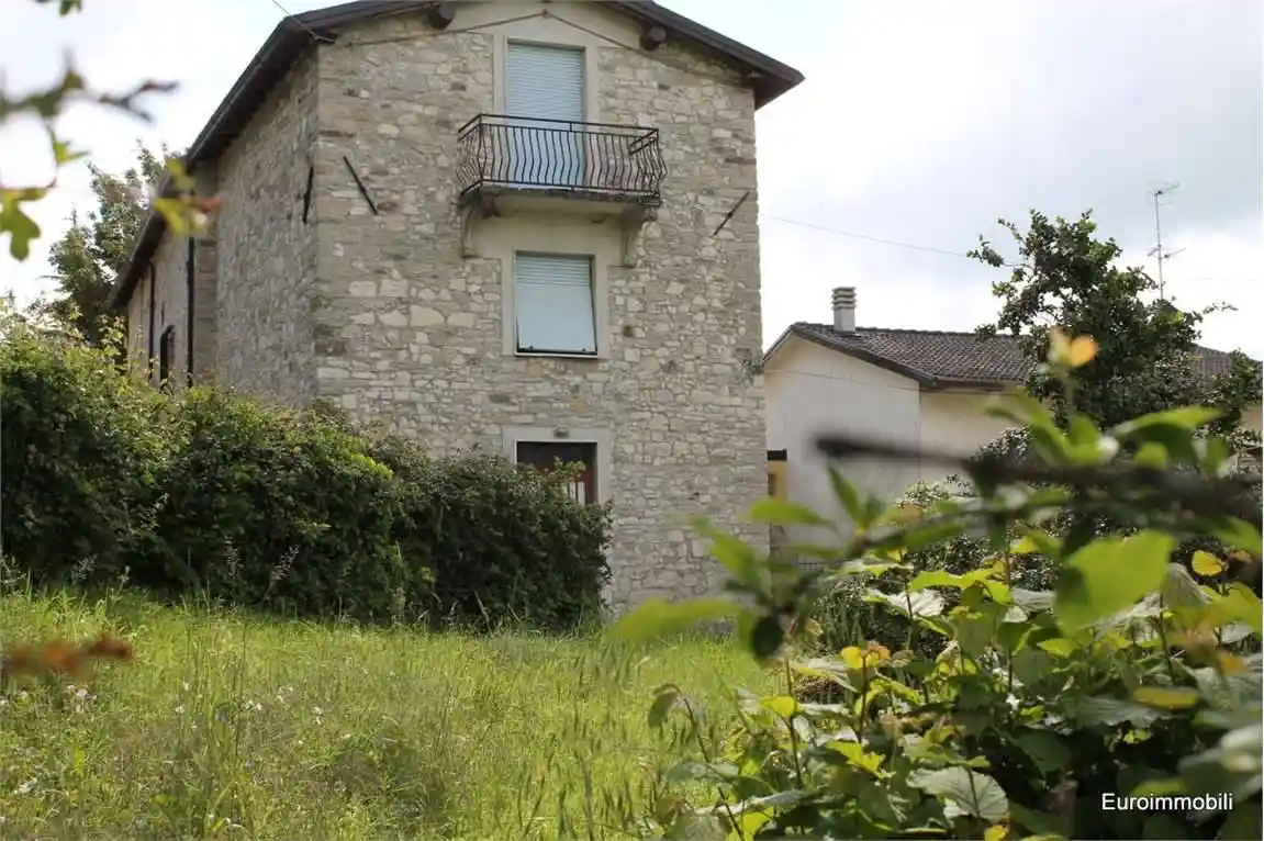 Casa indipendente in vendita a Neviano degli Arduini