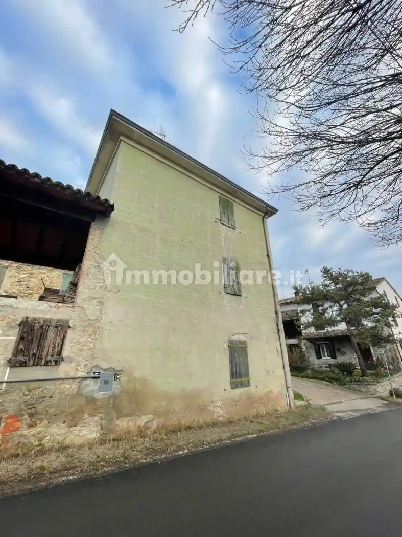 Casa indipendente in vendita a Neviano degli Arduini