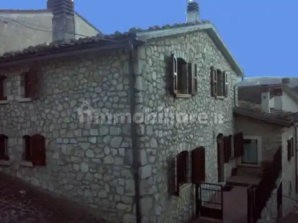 Rustico - Casale in vendita a Rocca di Mezzo