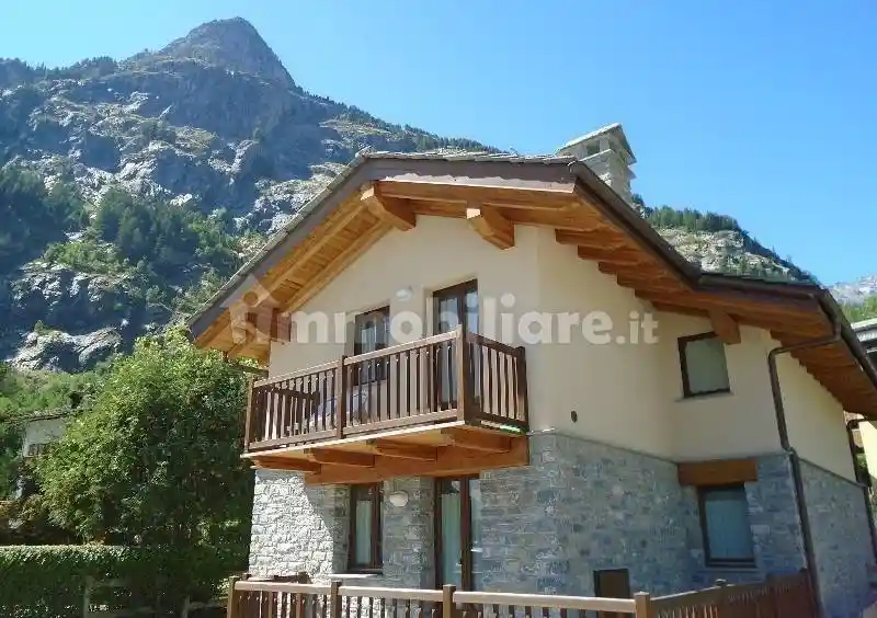 Appartamento in vendita a Courmayeur