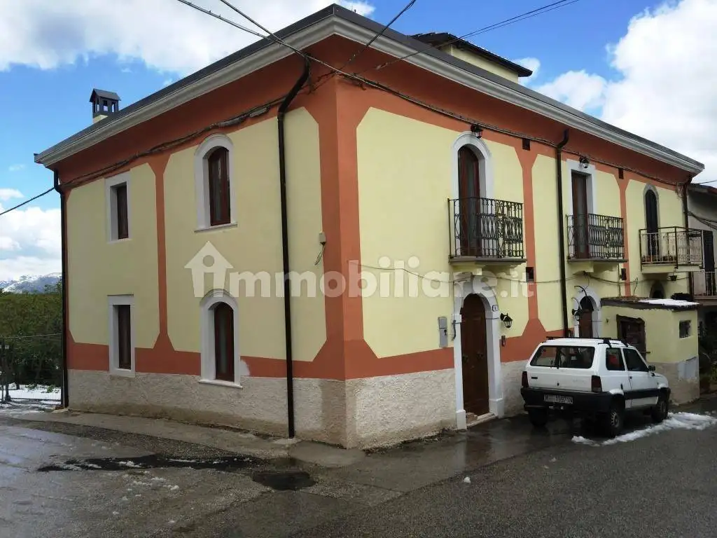 Villa in vendita a Lucoli