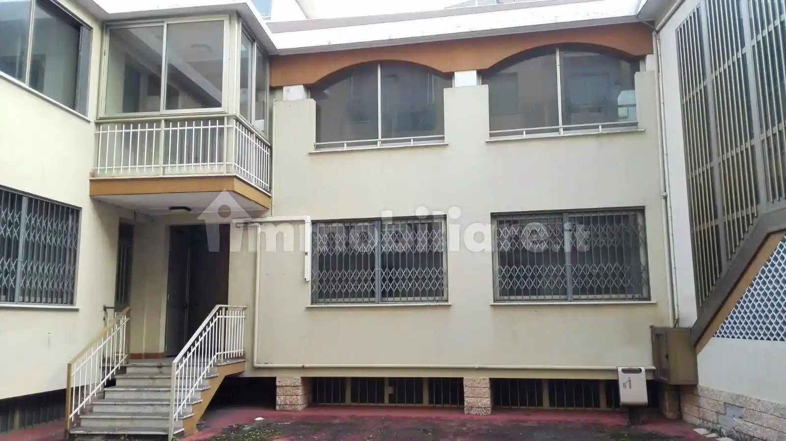 Palazzo - Edificio in Affitto - foto 2