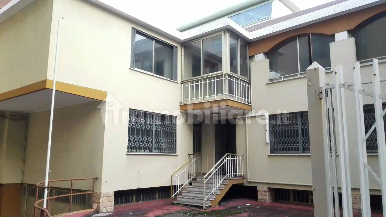 Palazzo - Edificio in Affitto - foto 3