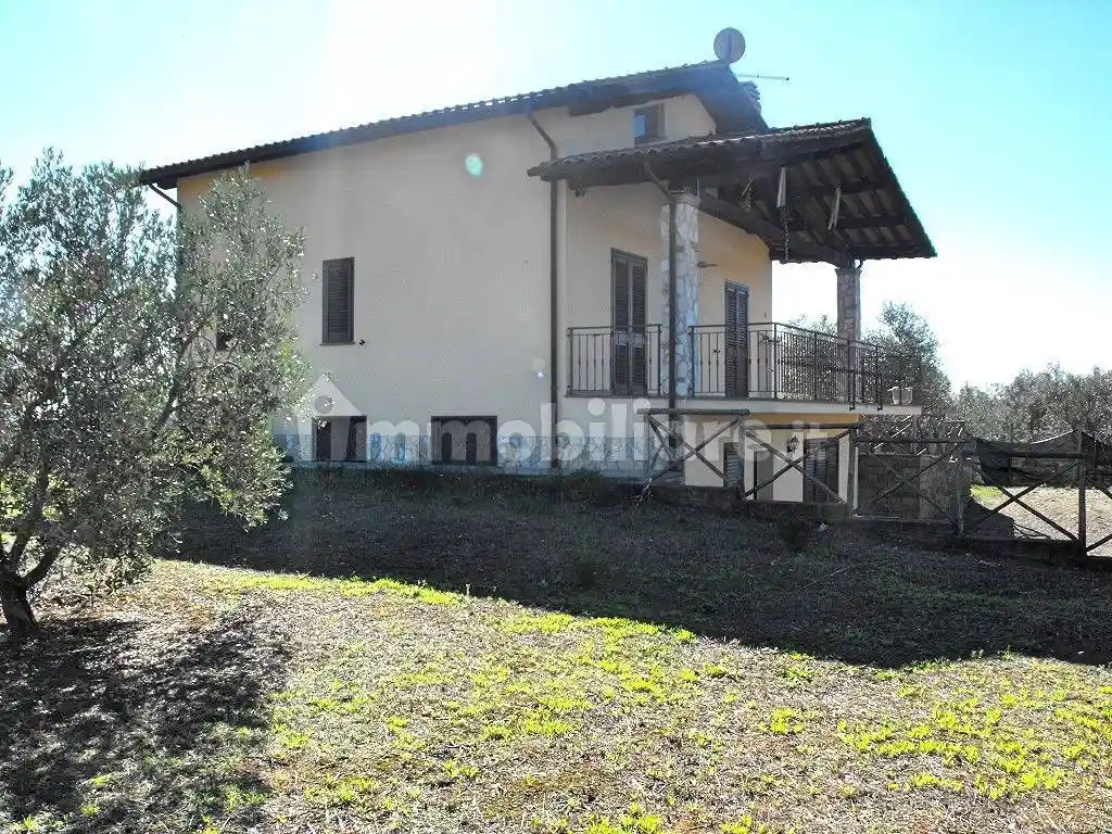 Villa in vendita a Montalto di Castro