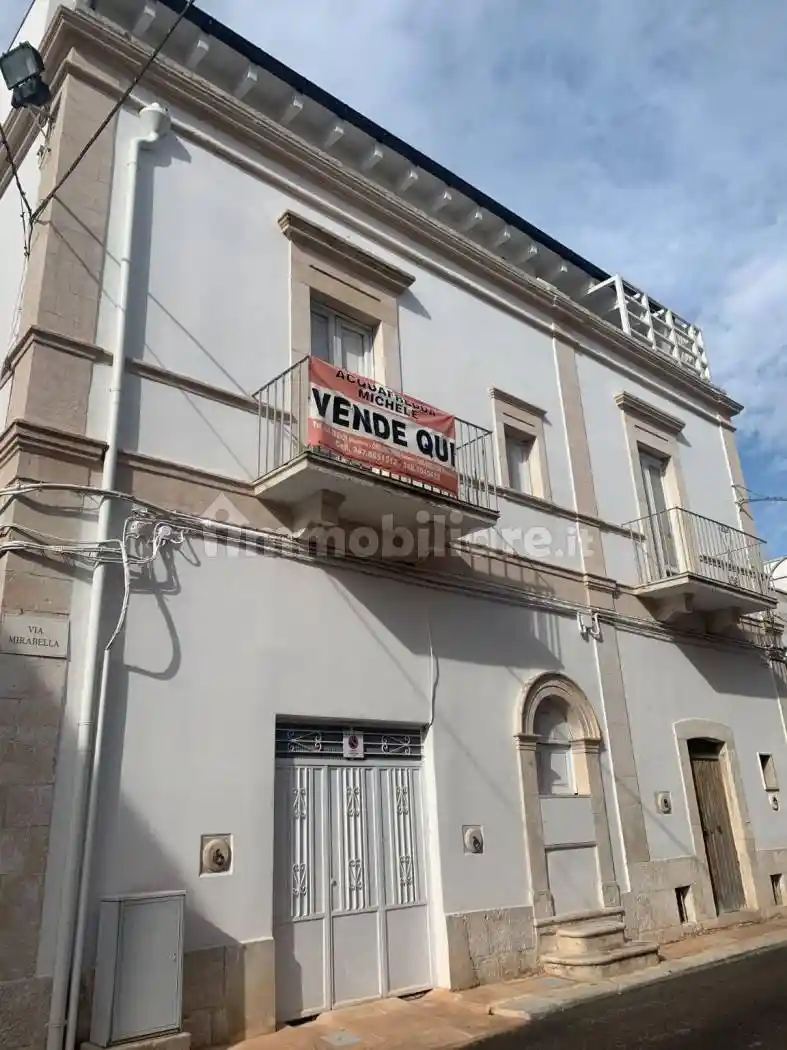 Palazzo - Edificio in vendita a Acquaviva delle Fonti