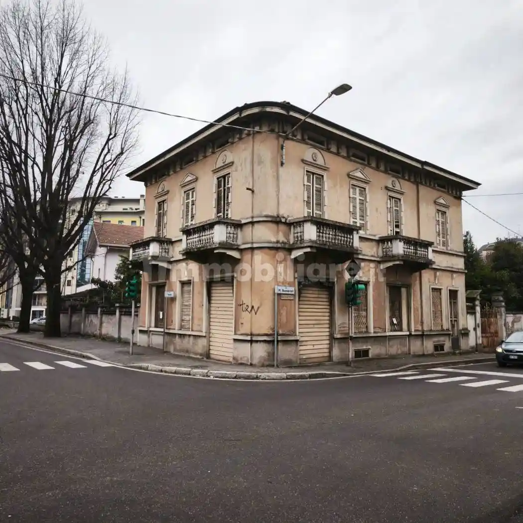 Palazzo - Edificio in vendita a Gallarate