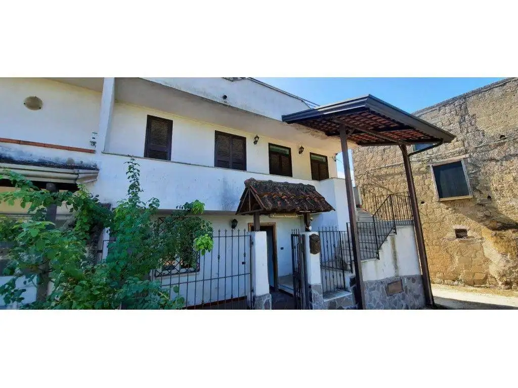 Palazzo - Edificio in vendita a Sant'Agata de' Goti