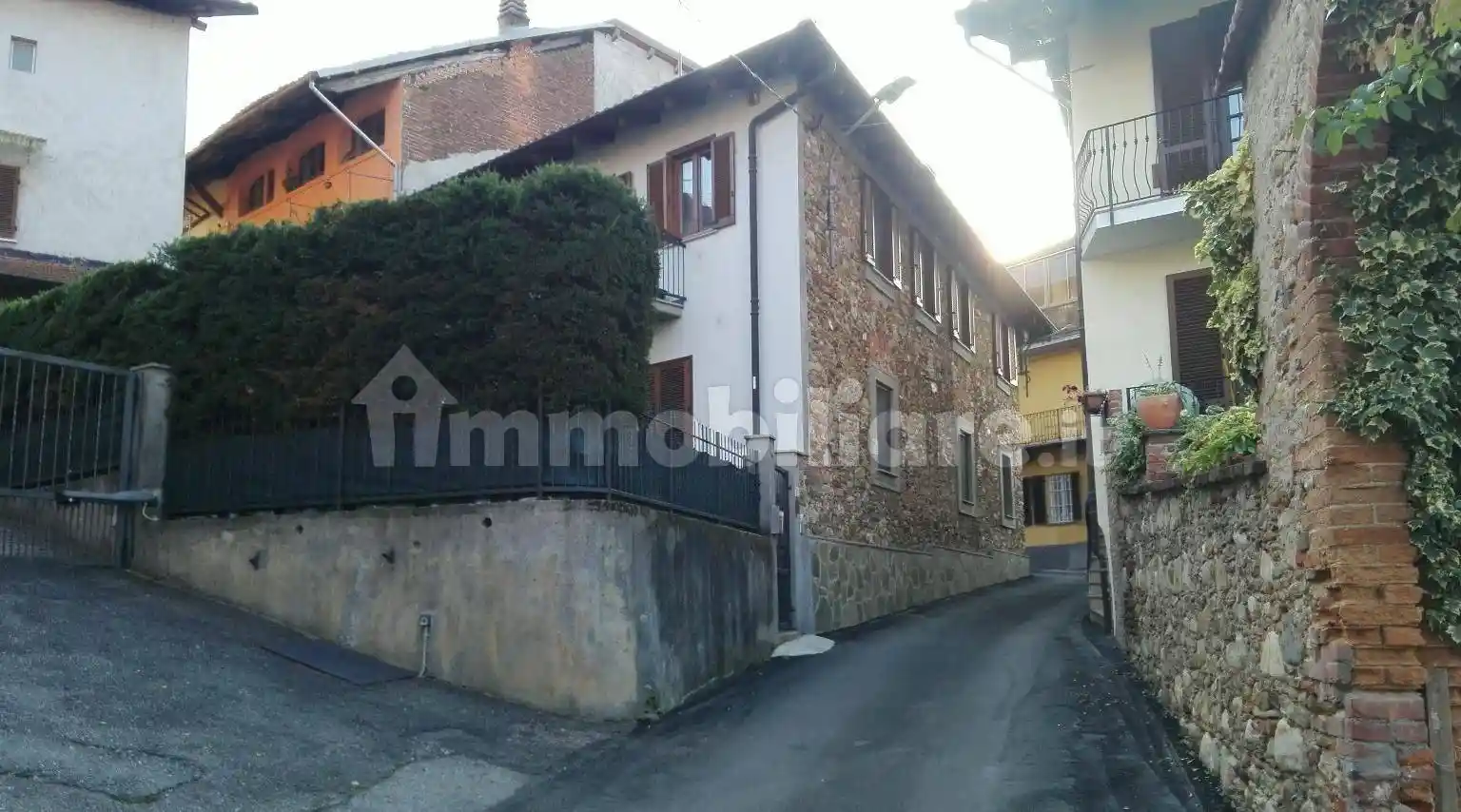 Palazzo - Edificio in vendita a Barbania