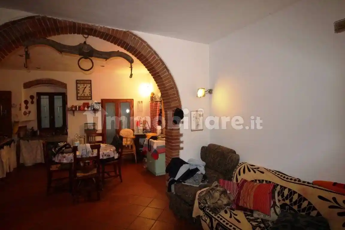 Appartamento in vendita a Bucine