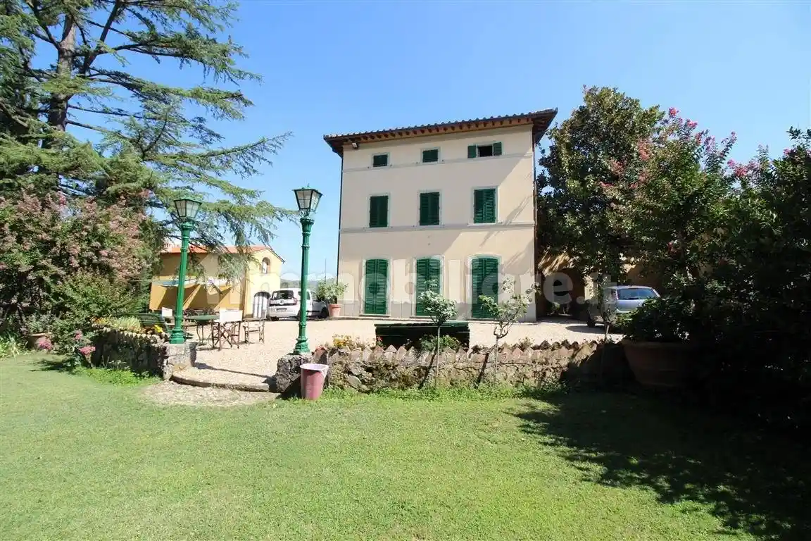 Villa in vendita a Bucine