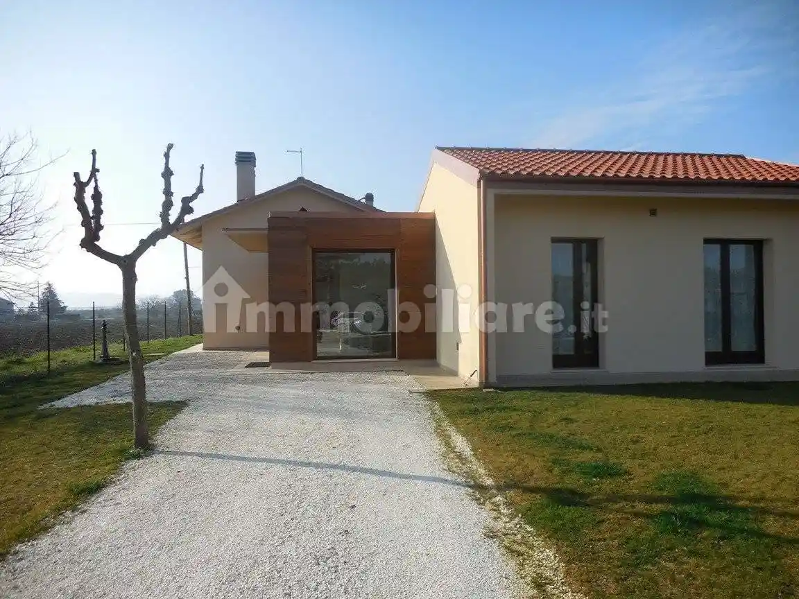 Casa indipendente in vendita a Jesi