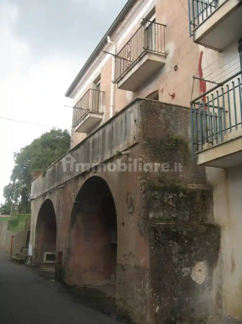 Palazzo - Edificio in vendita a Amato